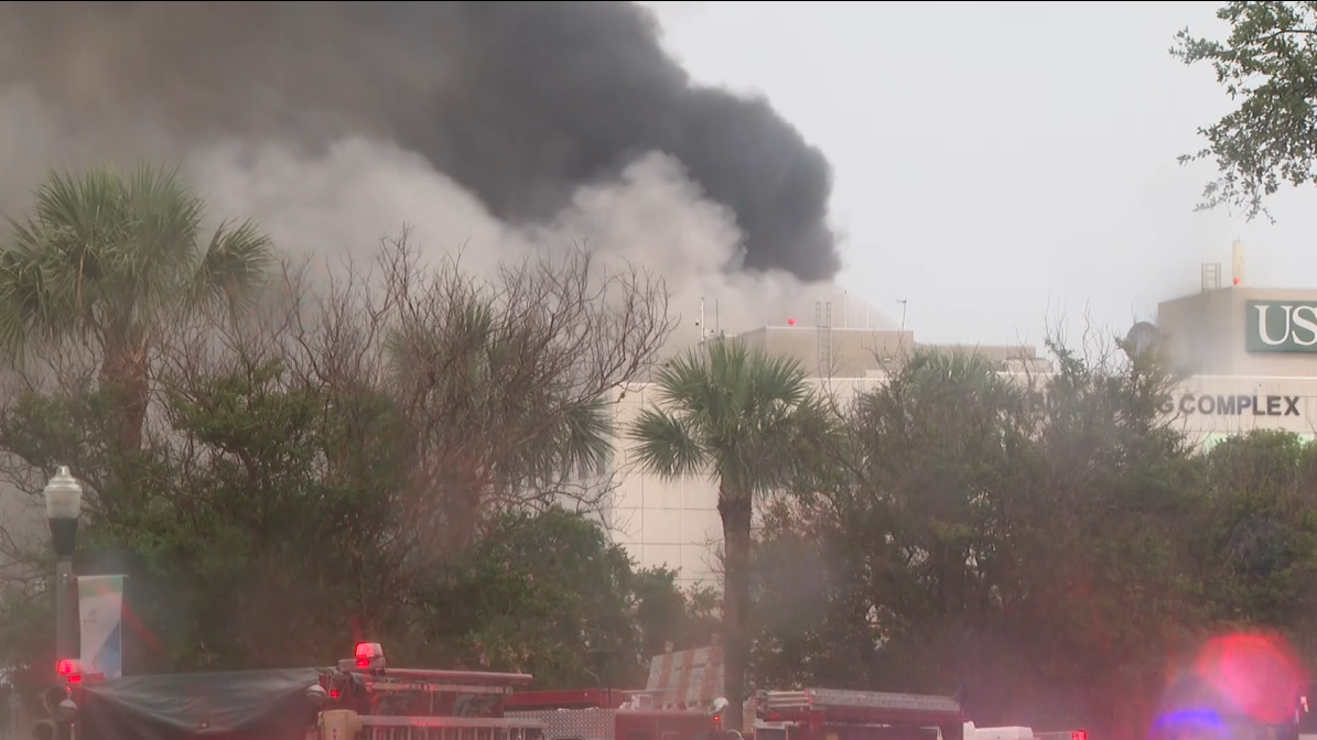 Flames tear through roof of USF Marine Science Laboratory in St. Petersburg
