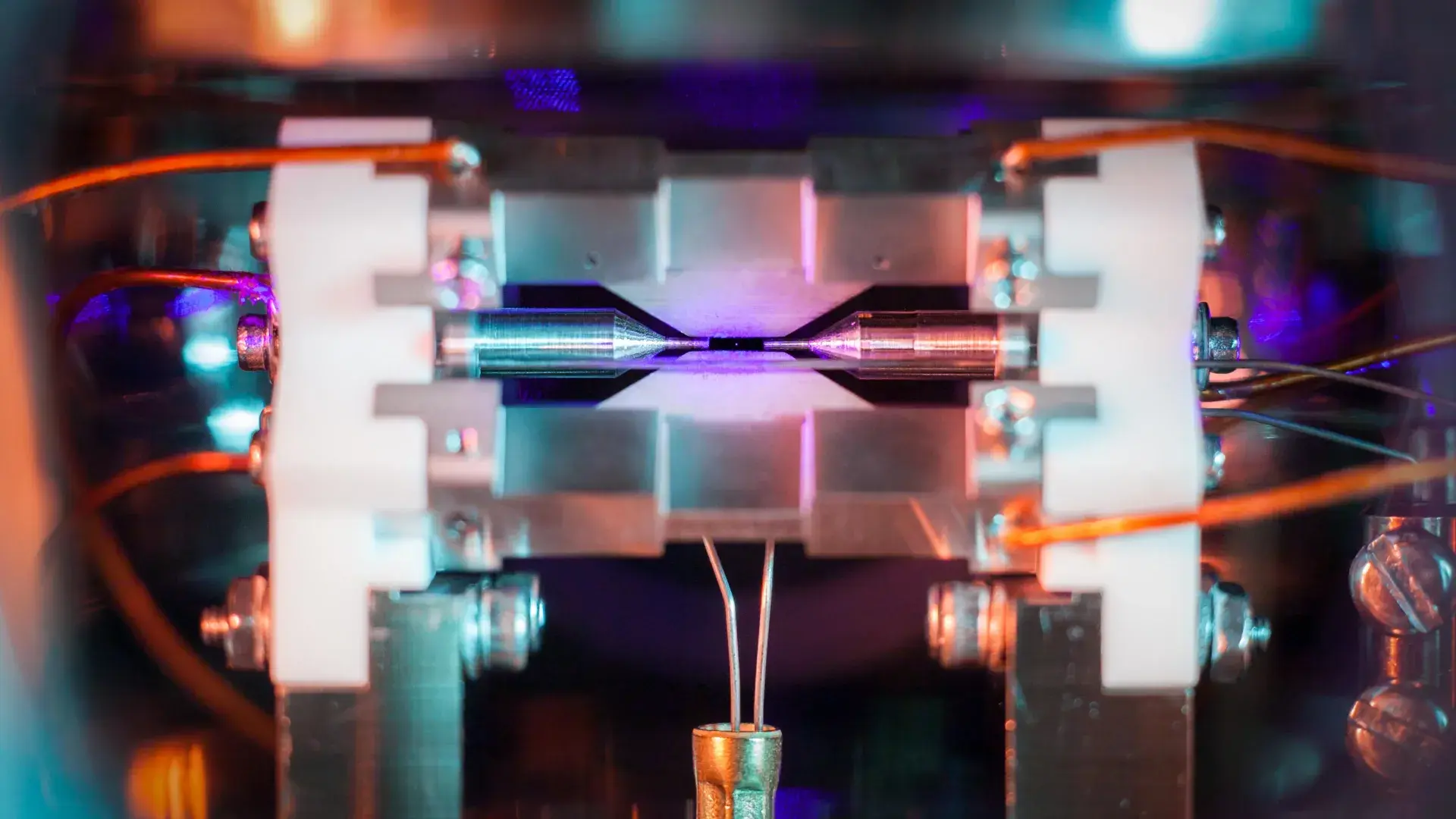 Oxford physicists achieve first-ever “quadsqueezing” breakthrough in quantum physics